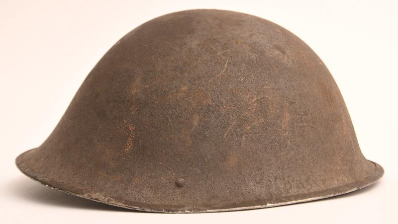 BRITISH WWII 1945 DATED MARK 4 COMBAT HELMET.