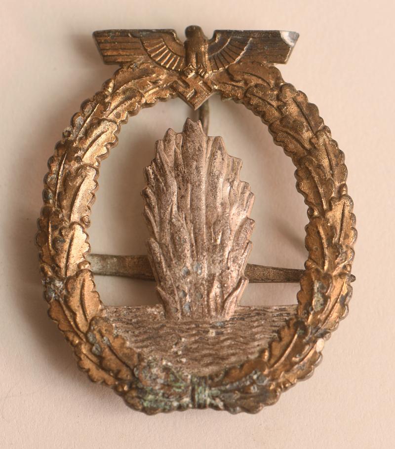 GERMAN WWII KRIEGSMARINE MINESWEEPER BADGE.