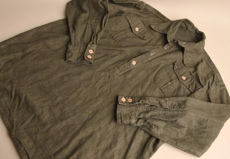 GERMAN WWII ARMY ENLISTED RANKS HEAVYWEIGHT COMBAT SHIRT.