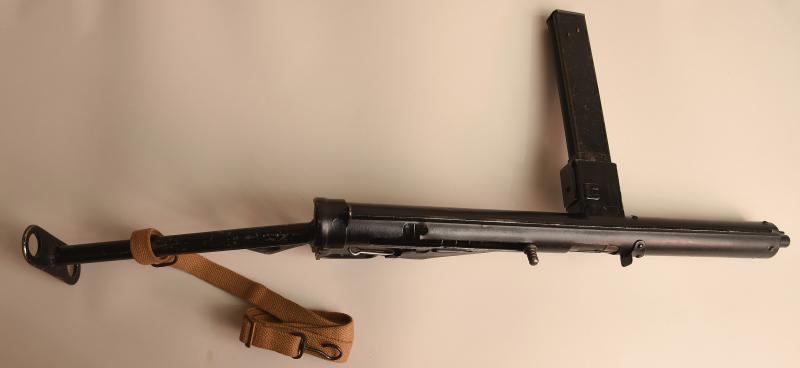 BRITISH WWII MARK  3 STEN GUN.