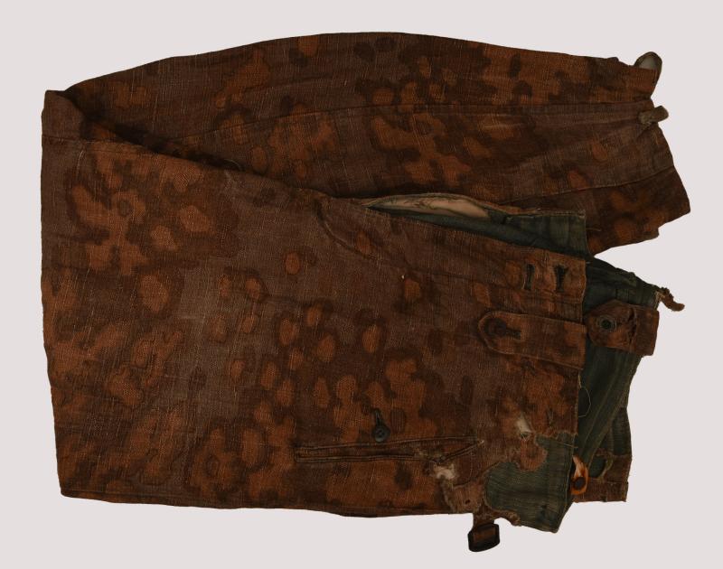 GERMAN WWII OAK LEAF HERRINGBONE TWILL PATTERN TROUSERS.