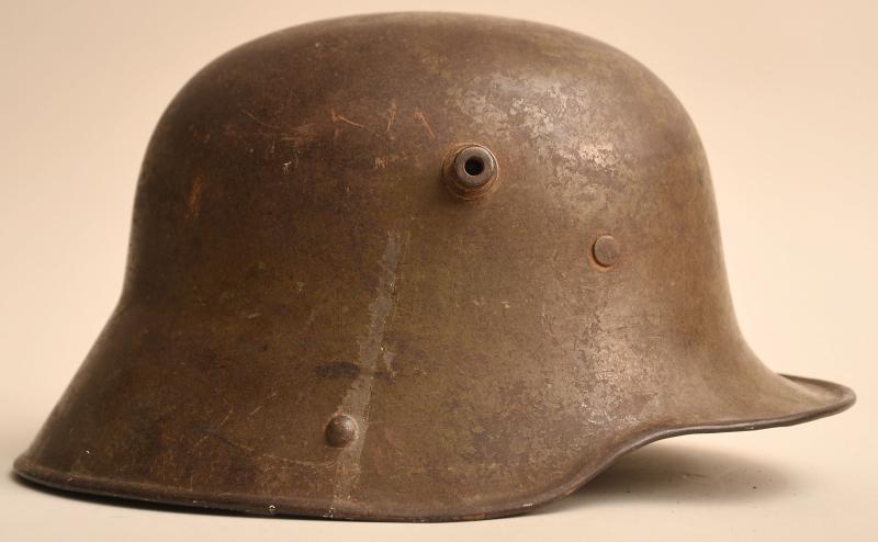 GERMAN WWI M.16 TRENCH HELMET.