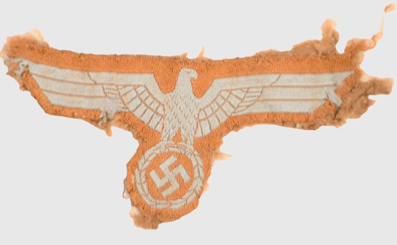 GERMAN WWII AFRIKAKORPS BREAST EAGLE, 2ND PATTERN. REMOVED FROM A TUNIC.