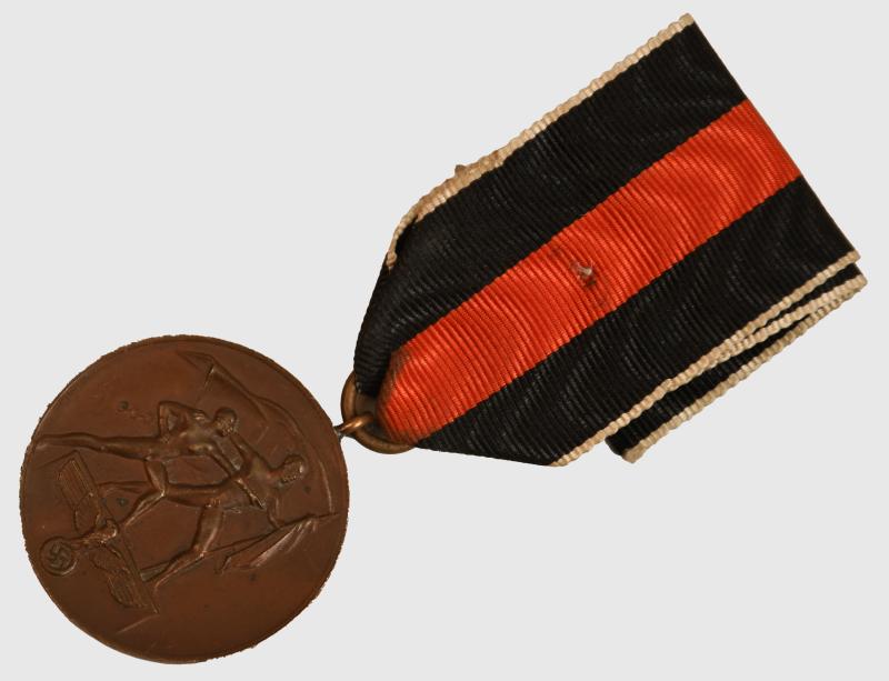 GERMAN WWII ENTRY INTO CZECHOSLOVAKIA MEDAL.