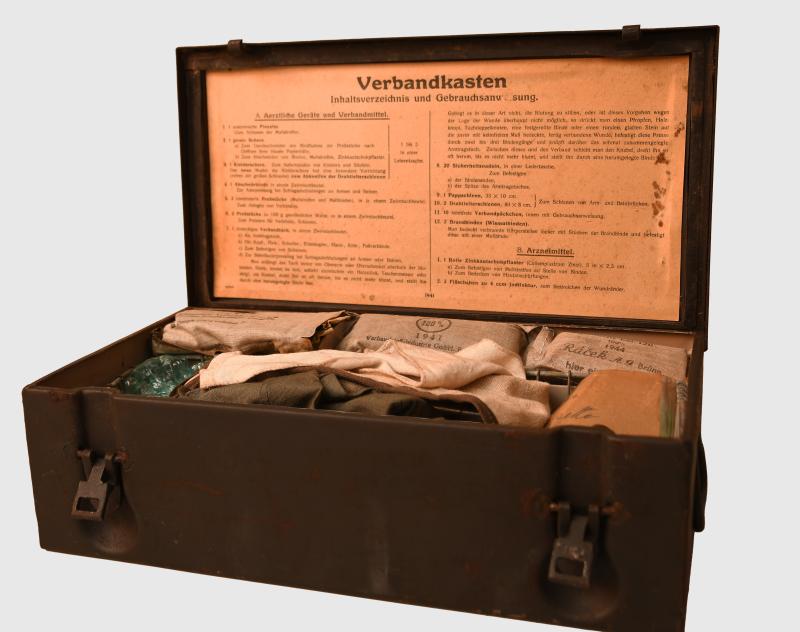 GERMAN WWII VEHICLE MEDICAL BOX, VERBANDKASTEN.