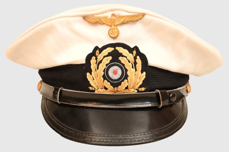 GERMAN WWII KRIEGSMARINE SENIOR NCO WHITE TOP VISOR CAP.