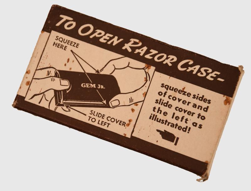 U.S.A. WWII ARMY GEM RAZOR SET.