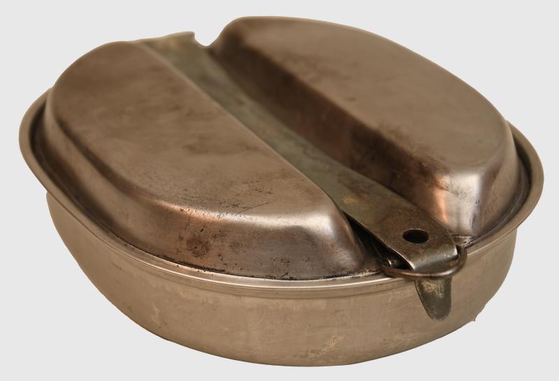 U.S.A. WWII SOLDIERS MESS TIN.