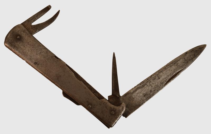 GERMAN WWI MERCATOR FOLDING TRENCH KNIFE.