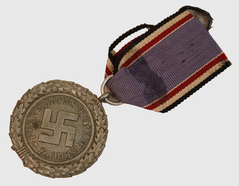 GERMAN WWII LUFTSCHUTZ MEDAL SECOND CLASS.