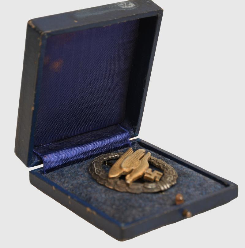 GERMAN WWII LUFTWAFFE PARATROOPER BADGE CASED.