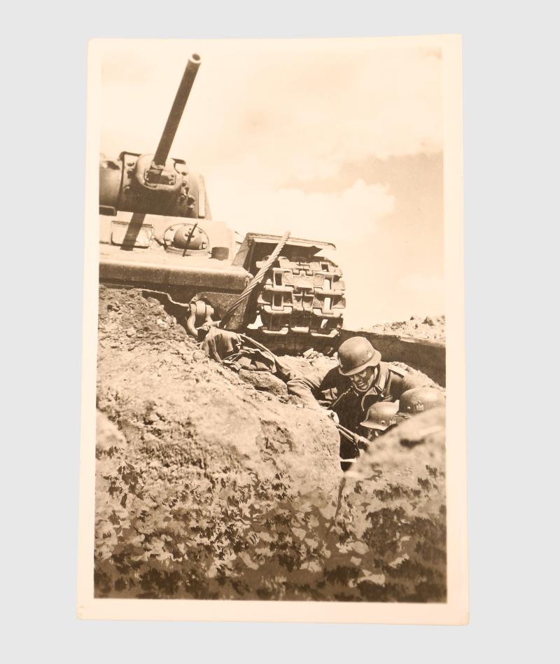 GERMAN WWII OFFICERS IN COMBAT POSTCARD.