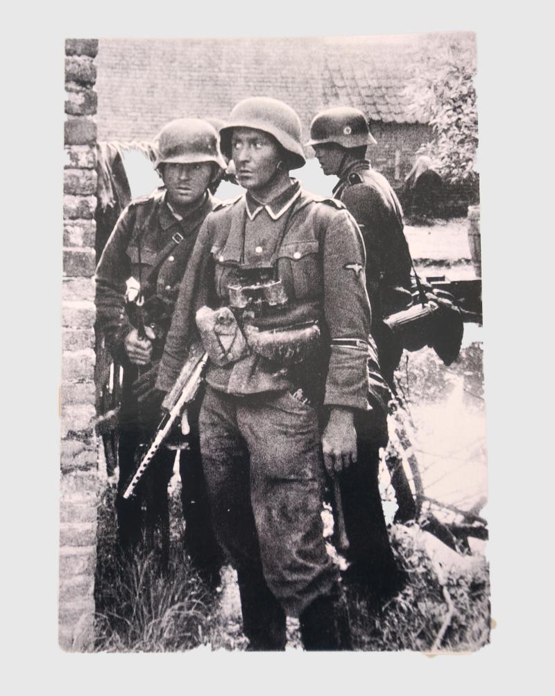 GERMAN WWII WAFFEN SS POSTCARD REPRINT.