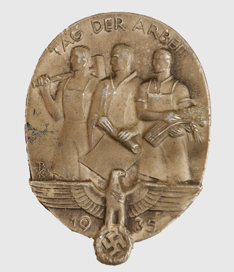 GERMAN WWII TAG DER ARBEIT 1935 TINNY.