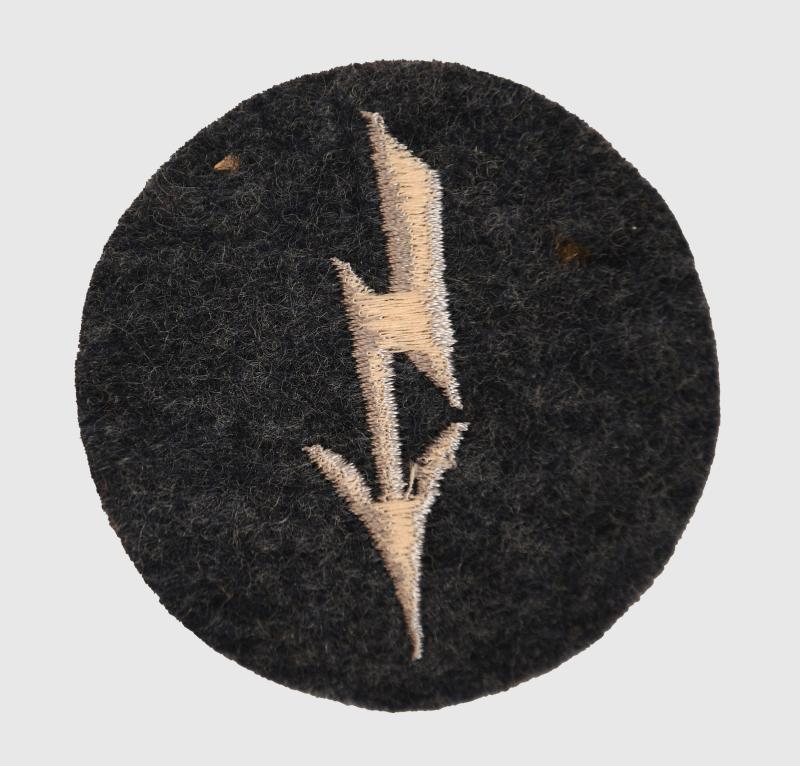 GERMAN WWII LUFTWAFFE SIGNALS PERSONNEL TRADE PATCH.