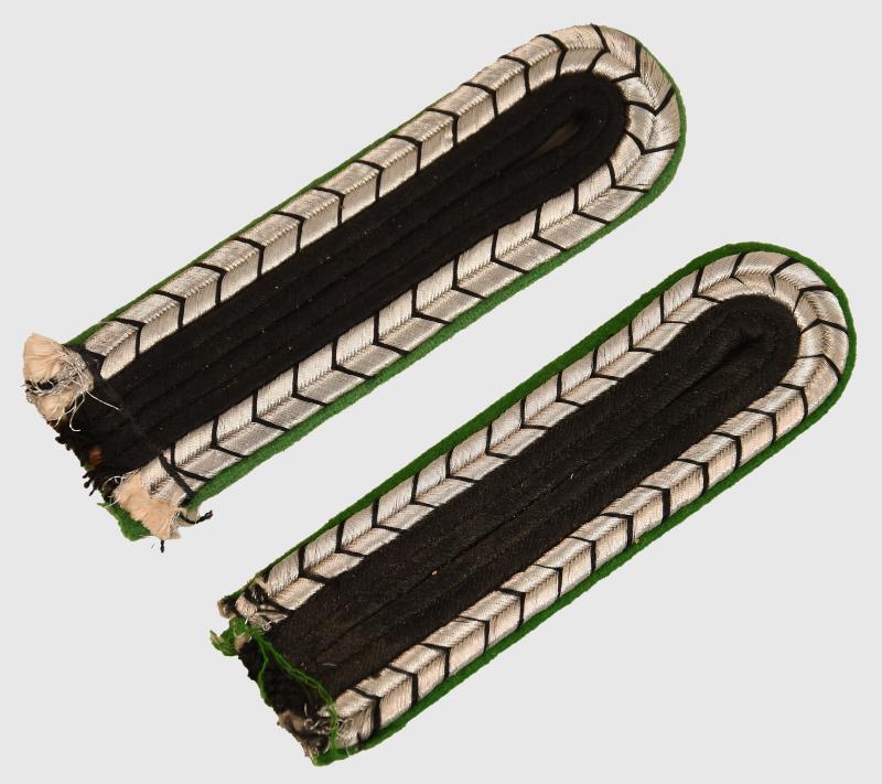 GERMAN WWII SCHUTZPOLIZEI OBERWACHTMEISTER SHOULDER BOARDS.