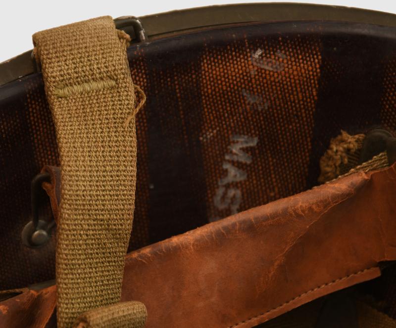 US WWII M1 COMBAT HELMET.