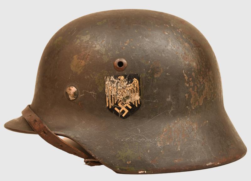 GERMAN WWII ARMY M.35 SINGLE DECAL COMBAT HELMET, SMALL SIZE.
