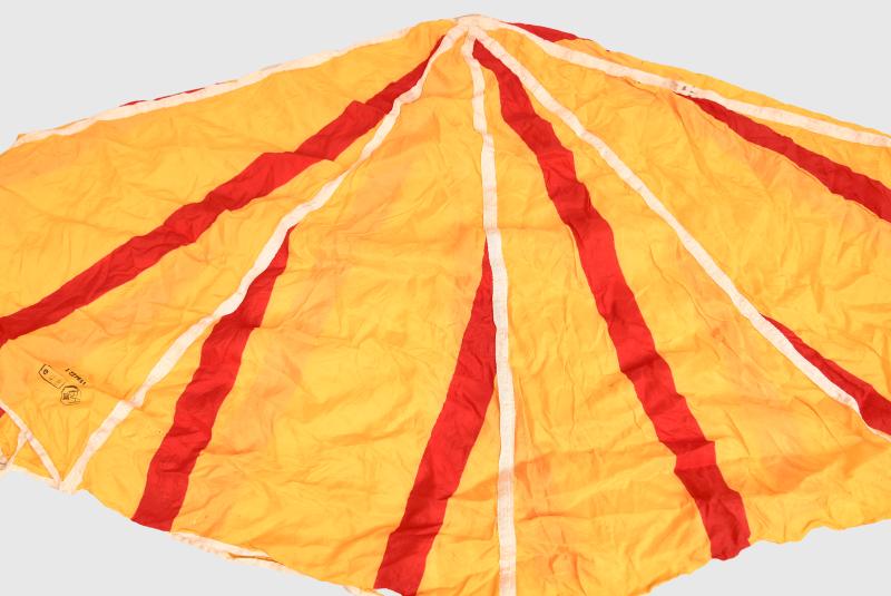 GERMAN WWII PARACHUTE FOR FLARE.