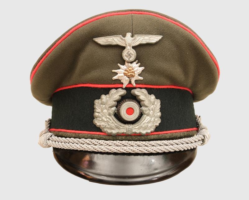 GERMAN WWII PANZER OFFICERS VISOR CAP.