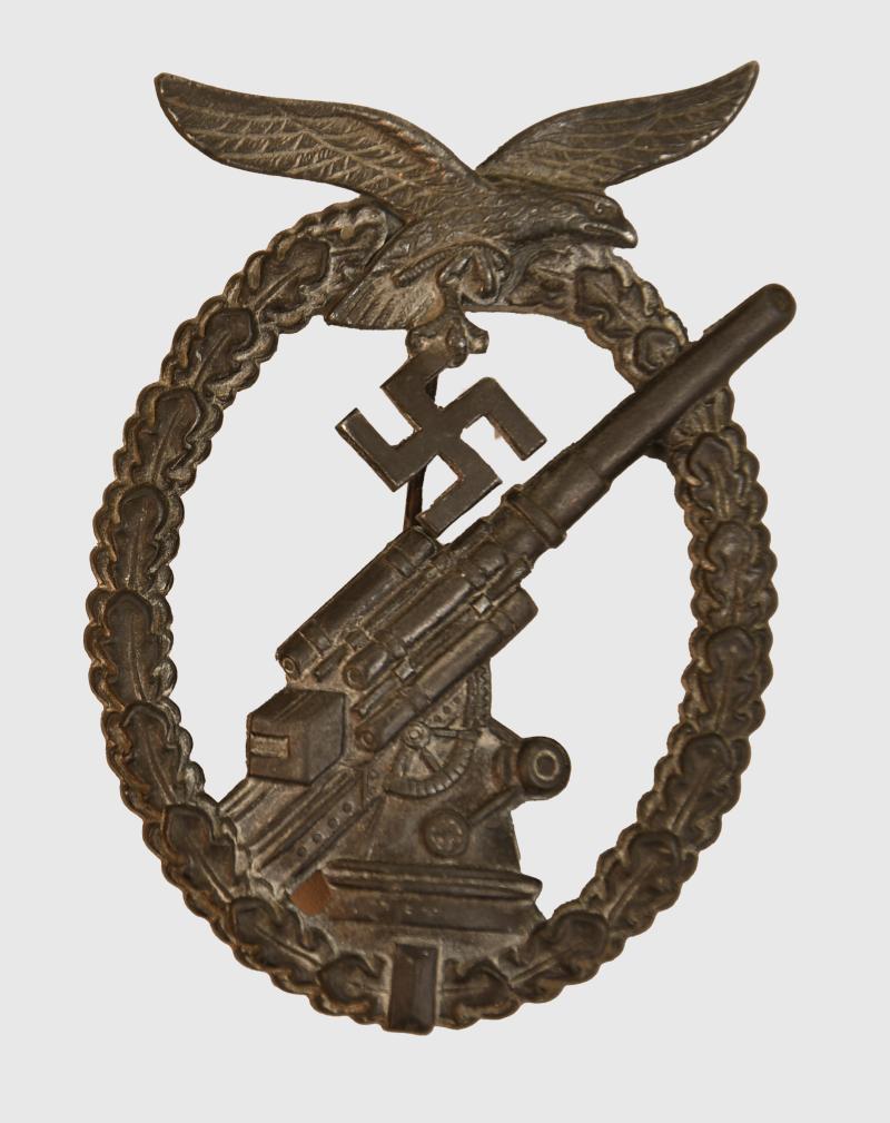 GERMAN WWII LUFTWAFFE FLAK BADGE.
