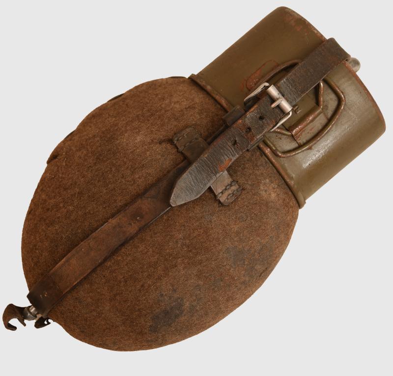 GERMAN WWII ENLISTED RANKS WATER BOTTLE, GREEN TOP.