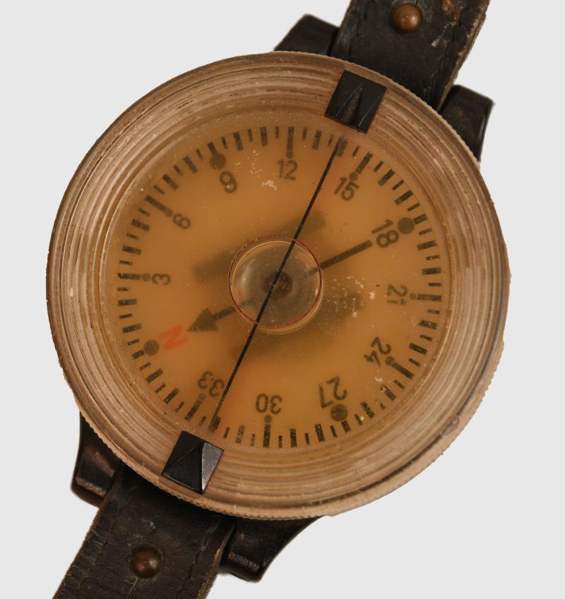 GERMAN WWII LUFTWAFFE WRIST OR LEG COMPASS.