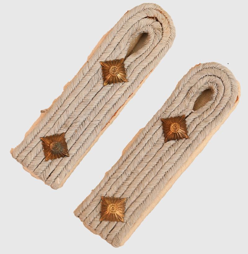 GERMAN WWII ARMY INFANTRY HAUPTMANN’S SHOULDER BOARDS.