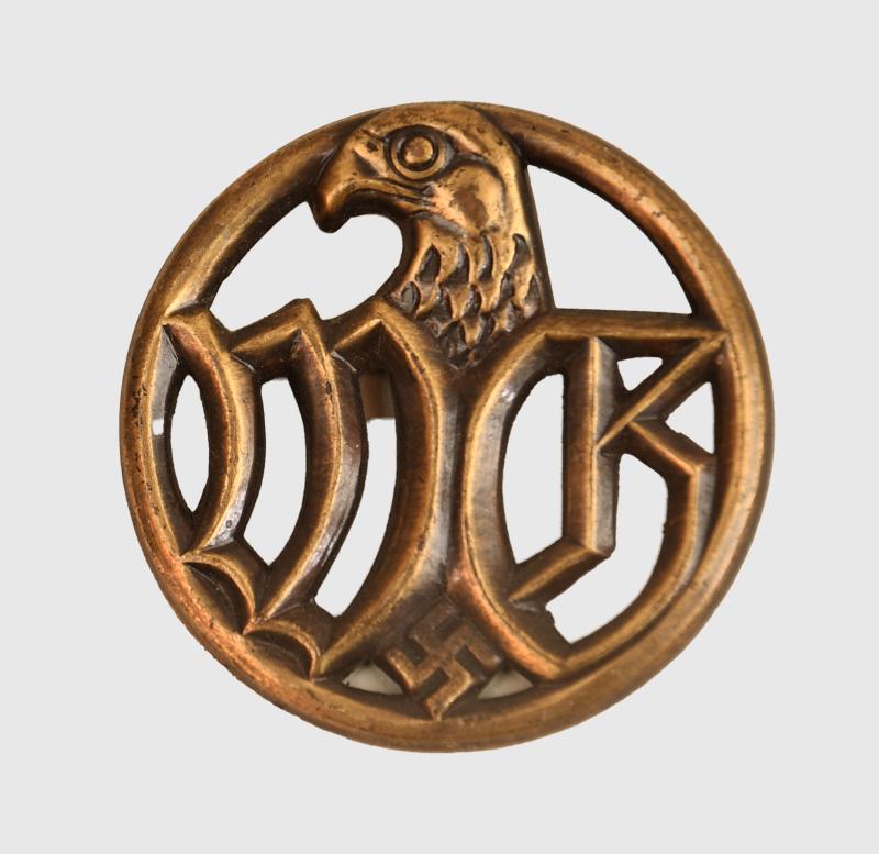 GERMAN WWII CIVILIAN EMPLOYEES OF THE ARMY PIN BACK BADGE.