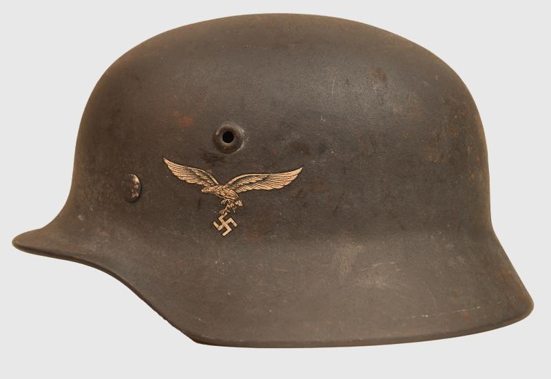 GERMAN WWII HUGE SIZE LUFTWAFFE SINGLE DECAL COMBAT HELMET. CLOSE TO MINT.