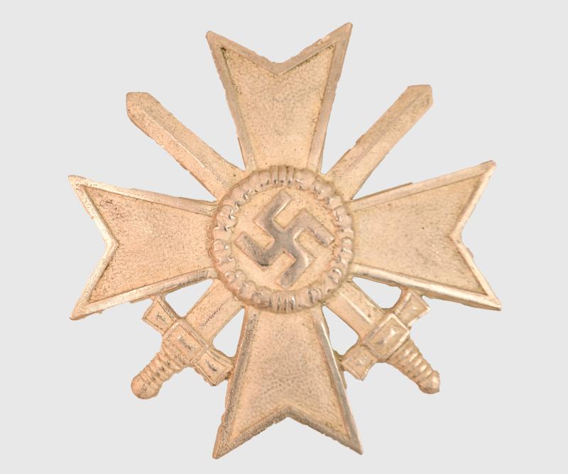 GERMAN WWII WAR SERVICE CROSS 1939 1ST CLASS WITH SWORDS, DISC BACK.