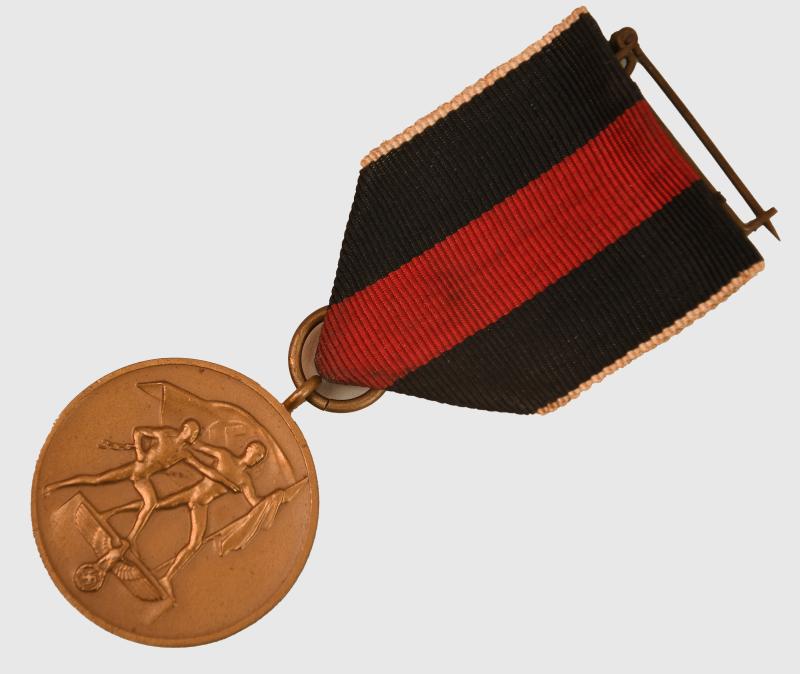 GERMAN WWII ENTRY INTO CZECHOSLOVAKIA MEDAL.