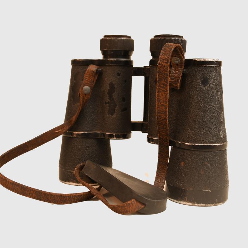 GERMAN WWII 10 X 50 SERVICE BINOCULARS.