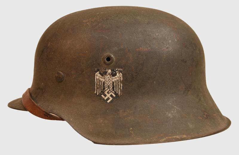 GERMAN WWII ARMY SINGLE DECAL M.42 RAW EDGE COMBAT HELMET.