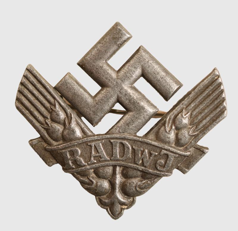 GERMAN WWII RAD WOMANS CAP BADGE.