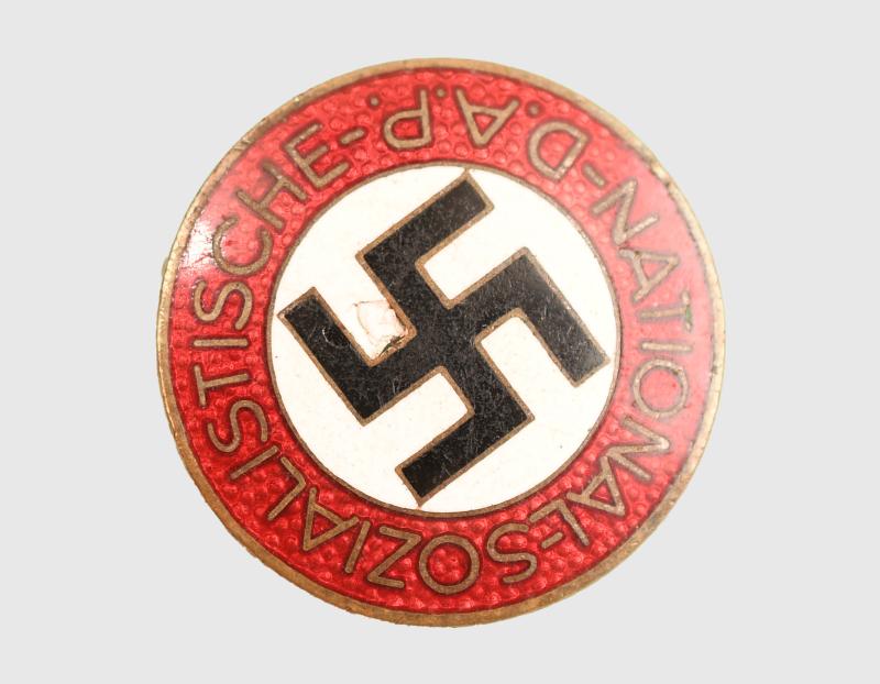 GERMAN WWII NSDAP MEMBERSHIP BADGE M1/77.