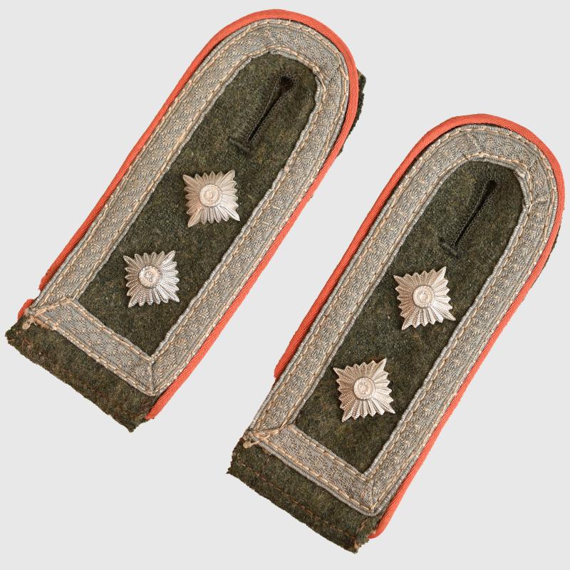 GERMAN WWII ARMY PANZER NCO SHOULDER BOARDS.