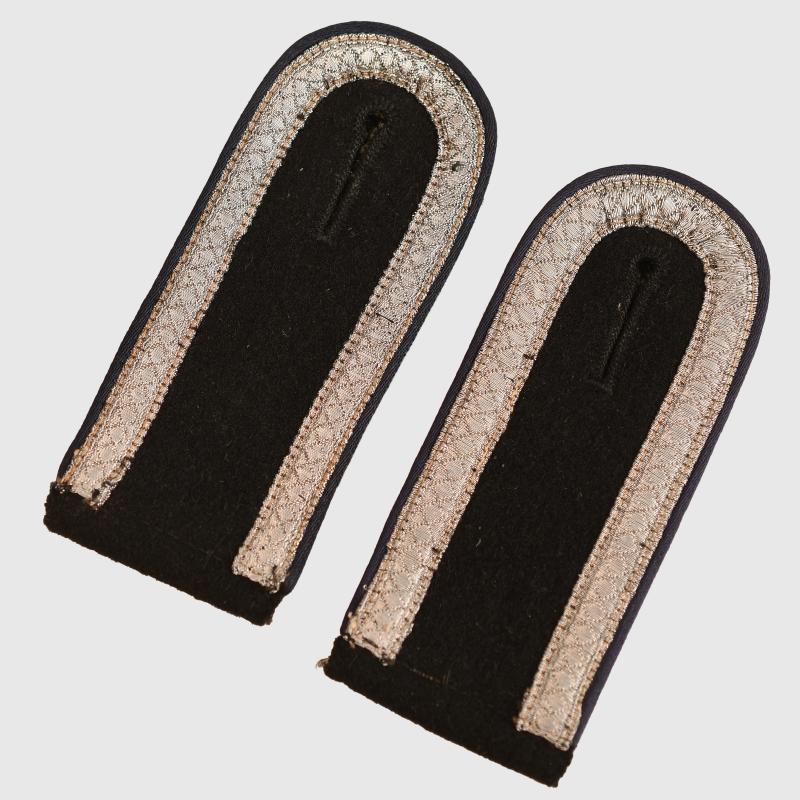 GERMAN WWII WAFFEN SS UNTERSCHARFUHRER OF MEDICAL SECTION SHOULDER BOARDS.