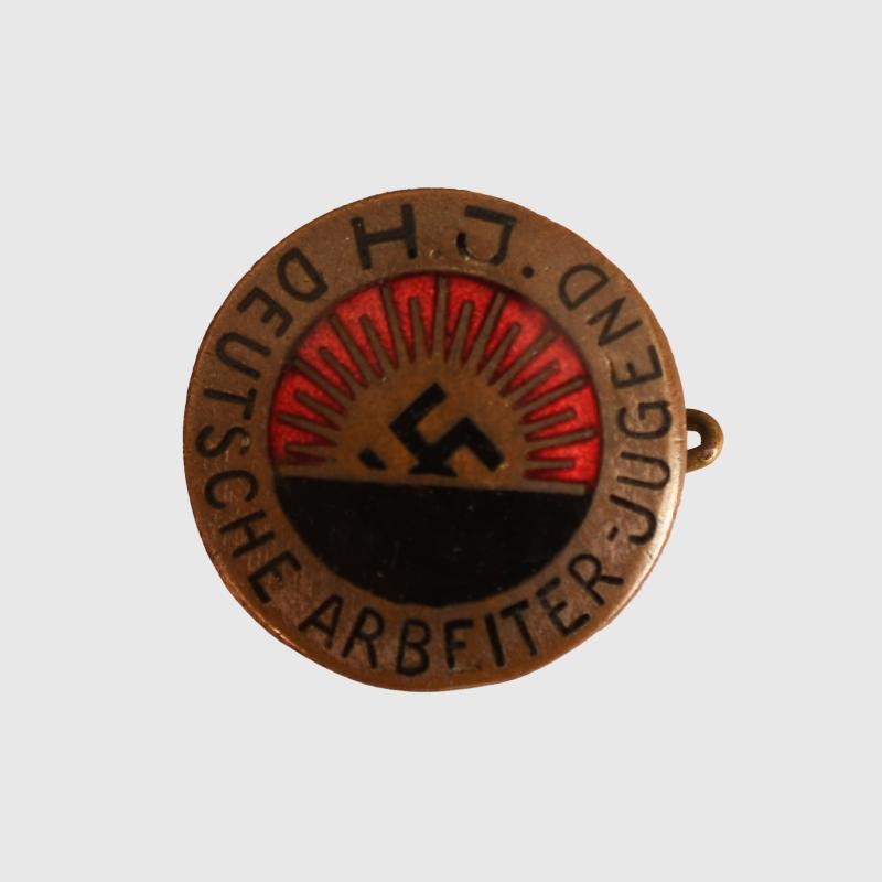 GERMAN WWII HITLER YOUTH 1ST PATTERN MEMBERHIP BADGE.