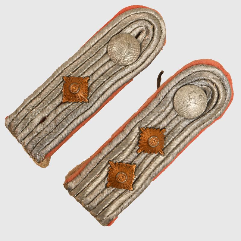 GERMAN WWII LUFTWAFFE AIRFIELD ENGINEERS HAUPTMANN’S SHOULDER BOARDS.