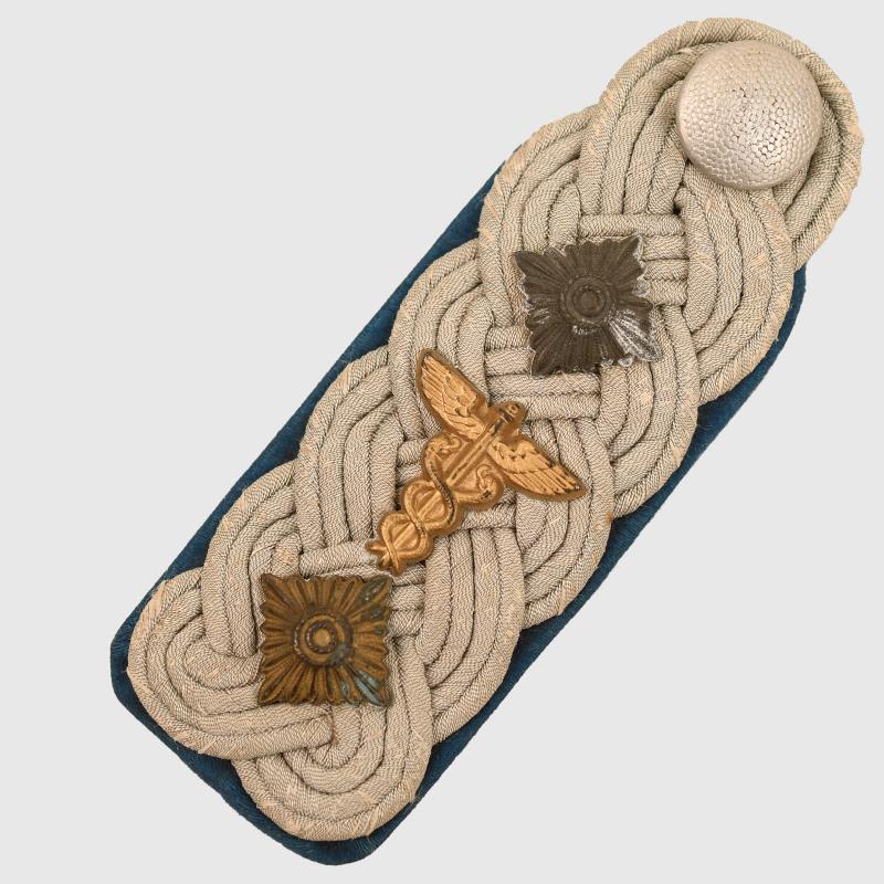 GERMAN WWII TRANSPORT AND SUPPLY ARMY OBERST SHOULDER BOARD.
