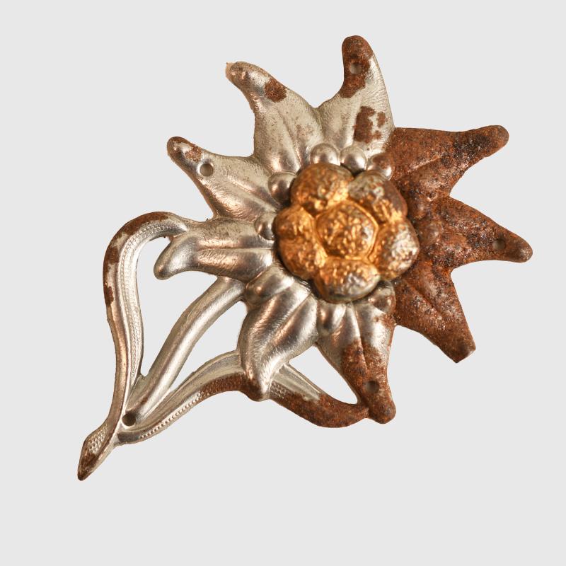 GERMAN WWII EDELWEISS BADGE.