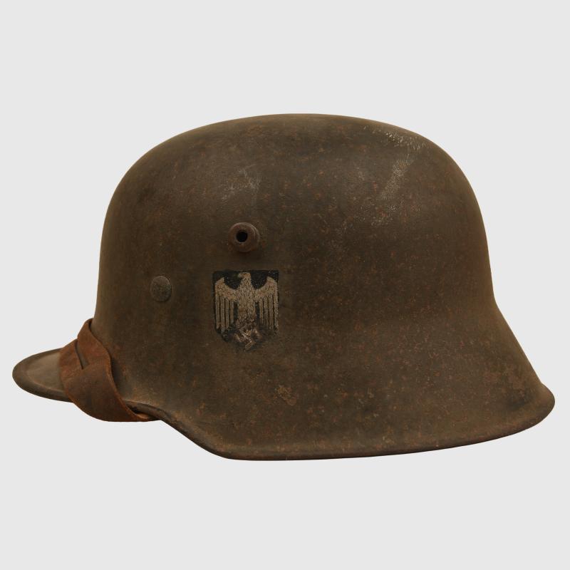 GERMAN WWII M.16 TRANSITIONAL HELMET.