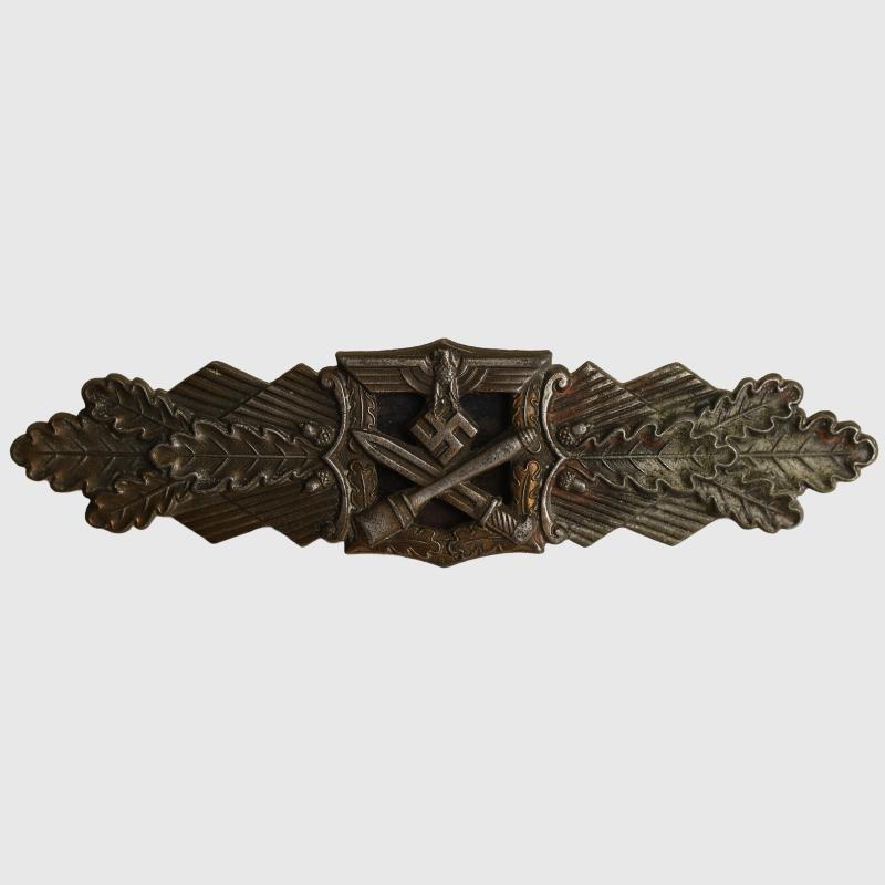 GERMAN WWII CLOSE COMBAT CLASP IN BRONZE.