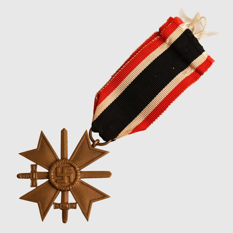 GERMAN WWII WAR SERVICE CROSS 2ND CLASS WITH SWORDS, MINT.