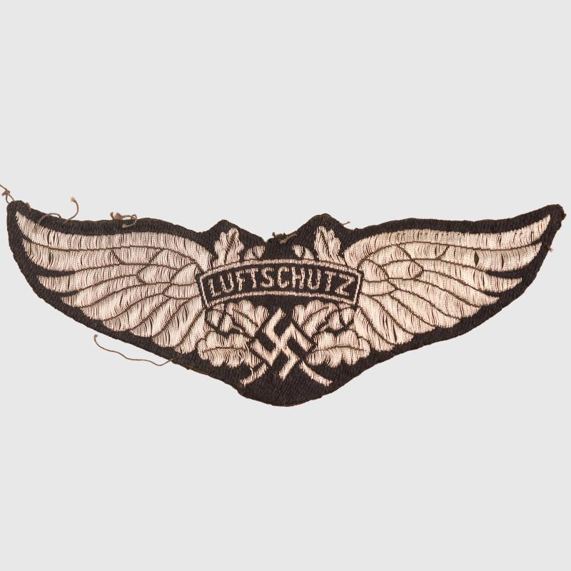 GERMAN WWII LUFTSCHUTZ OFFICERS BREAST INSIGNIA.
