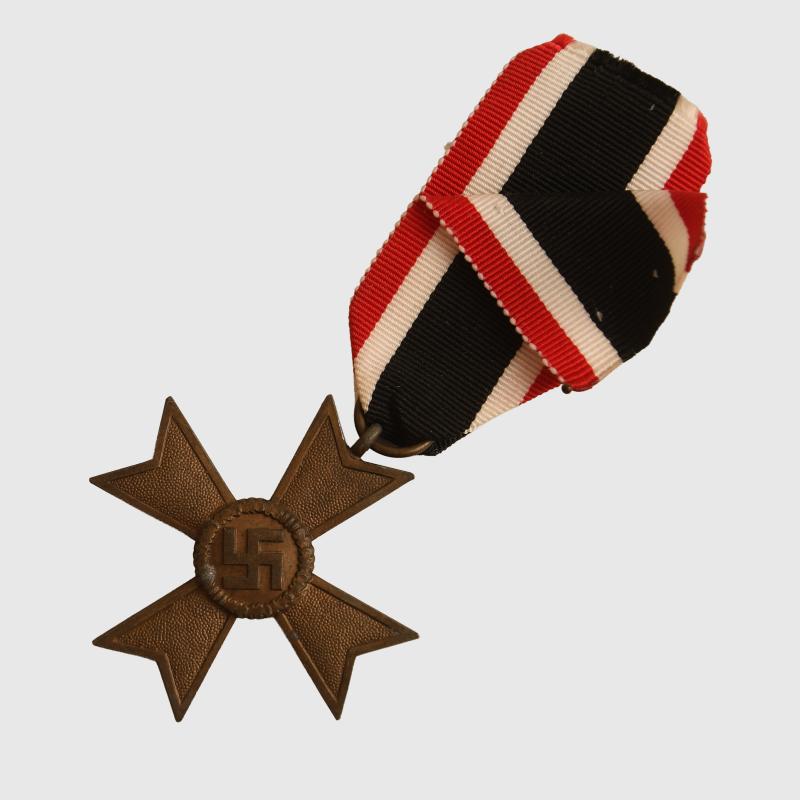 GERMAN WWII WAR SERVICE CROSS SECOND CLASS WITHOUT SWORDS.