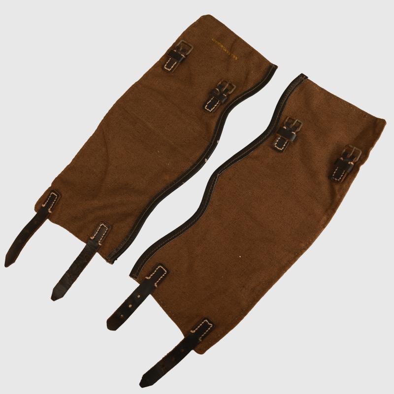 GERMAN WWII ARMED FORCES COMBAT GAITERS.