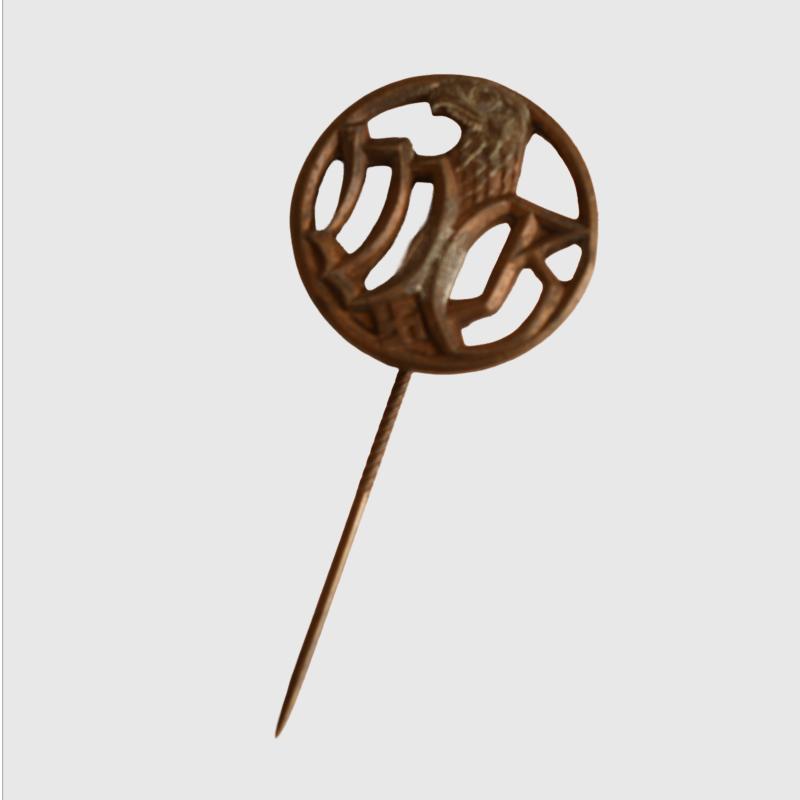 GERMAN WWII ARMY MALE CIVILIAN EMPLOYEES BADGE.