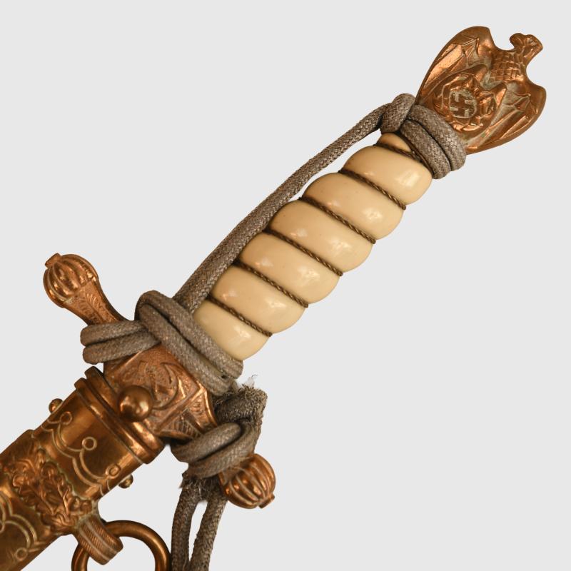 GERMAN WWII KRIEGSMARINE OFFICERS DAGGER WITH STRAPS.
